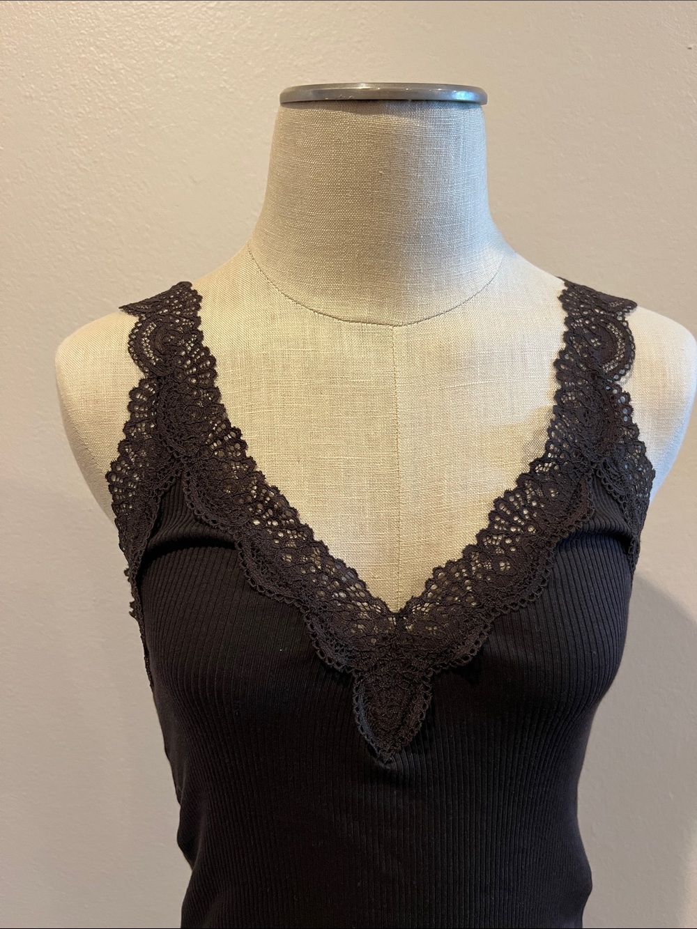 Lace-Trim Ribbed V-Neck Tank - Picture 2 of 5